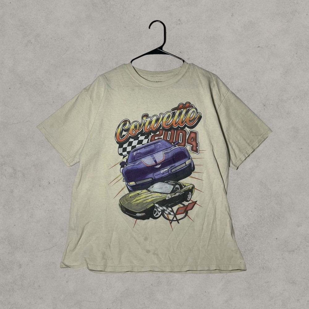 Corvette 2004 Graphic T-Shirt Tan Short Sleeve Crewneck Y2K Car Tee Mens Large